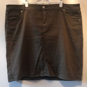 Dark olive green denim skirt FR 46 (18)